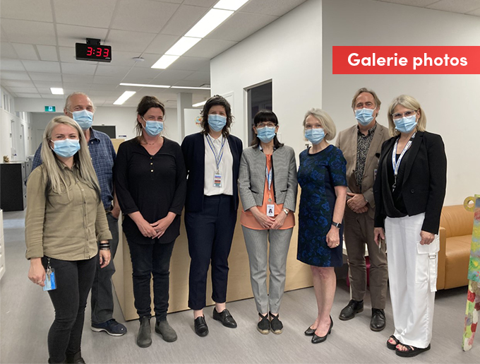 (De gauche à droite) : Carolyne Ricard, travailleuse sociale - Programme jeunesse, Georges Lemieux, responsable de l’accueil, Isabelle Risler, coordonnatrice Rond-Point, Isabelle Cormier, directrice adjointe du programme jeunesse – Continuum en périnatalité, Famille-Enfance-Jeunesse, Marlène Côté, directrice générale du Centre de pédiatrie sociale Centre-Sud, Sonia Bélanger, PDG CSMTL, Jacques Couillard, PDGA CCSMTL et Nathalie Bibeau, directrice – direction du programme jeunesse