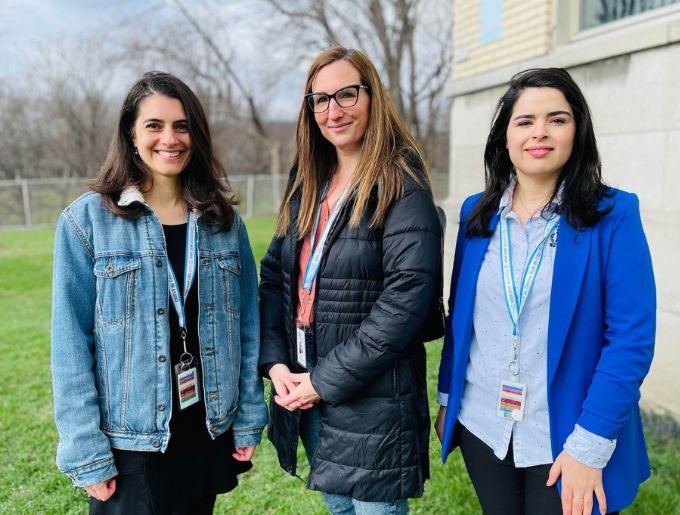 Claudia, Geneviève et Wissam, spécialistes en procédés administratifs