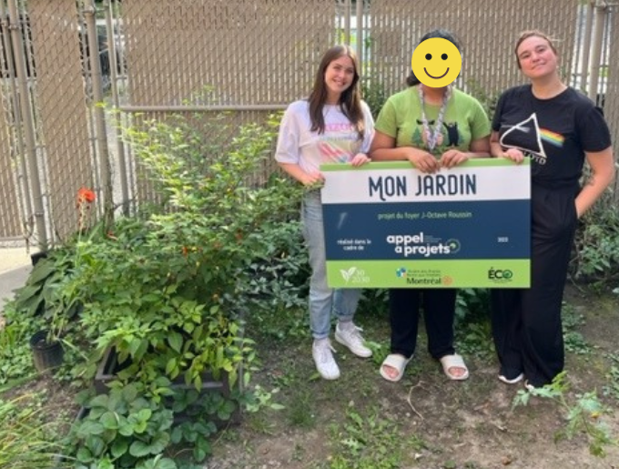 Alicia Gagnon-O'Dell, éducatrice, une jeune participante et Mylène Poirier, éducatrice.