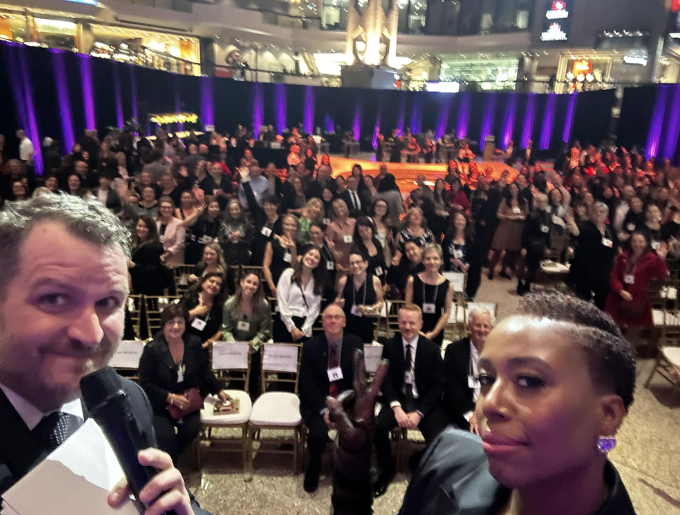 Un duo à l’animation : Nos collègues Lindsay Brun et Jean Nicolas Aubé ont animé de main de maître cette célébration au cours de laquelle 25 prix ont été remis dans 11 catégories. C’est avec humour et bienveillance qu’ils ont présenté chacune des catégories en faisant régulièrement référence à leur passion commune pour la cuisine.