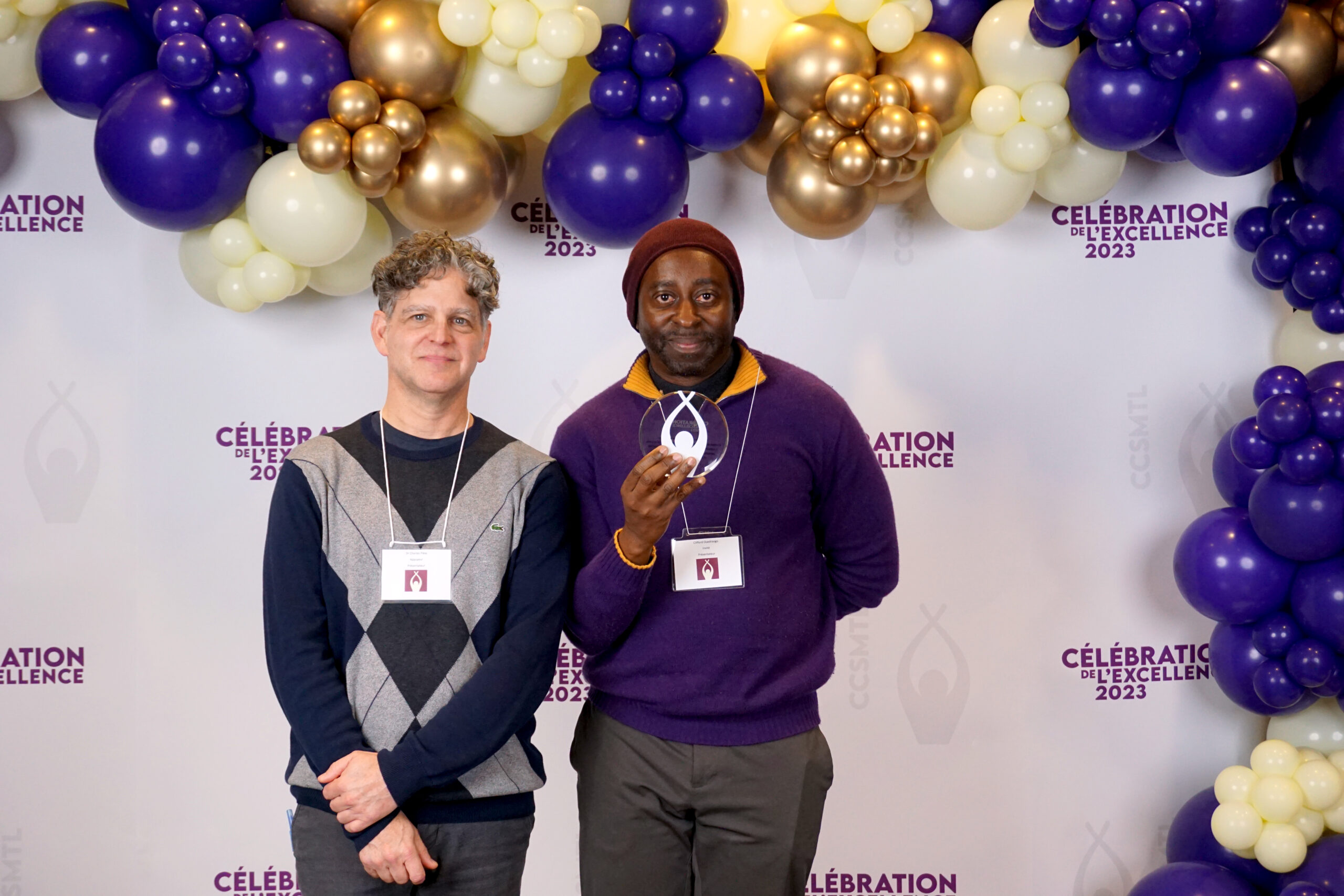 Prix remis à la docteure Eva Ouedraogo à titre posthume. Son frère Clifford Ouedraogo et son collègue le docteur Charles Pless ont accepté le prix en son nom.