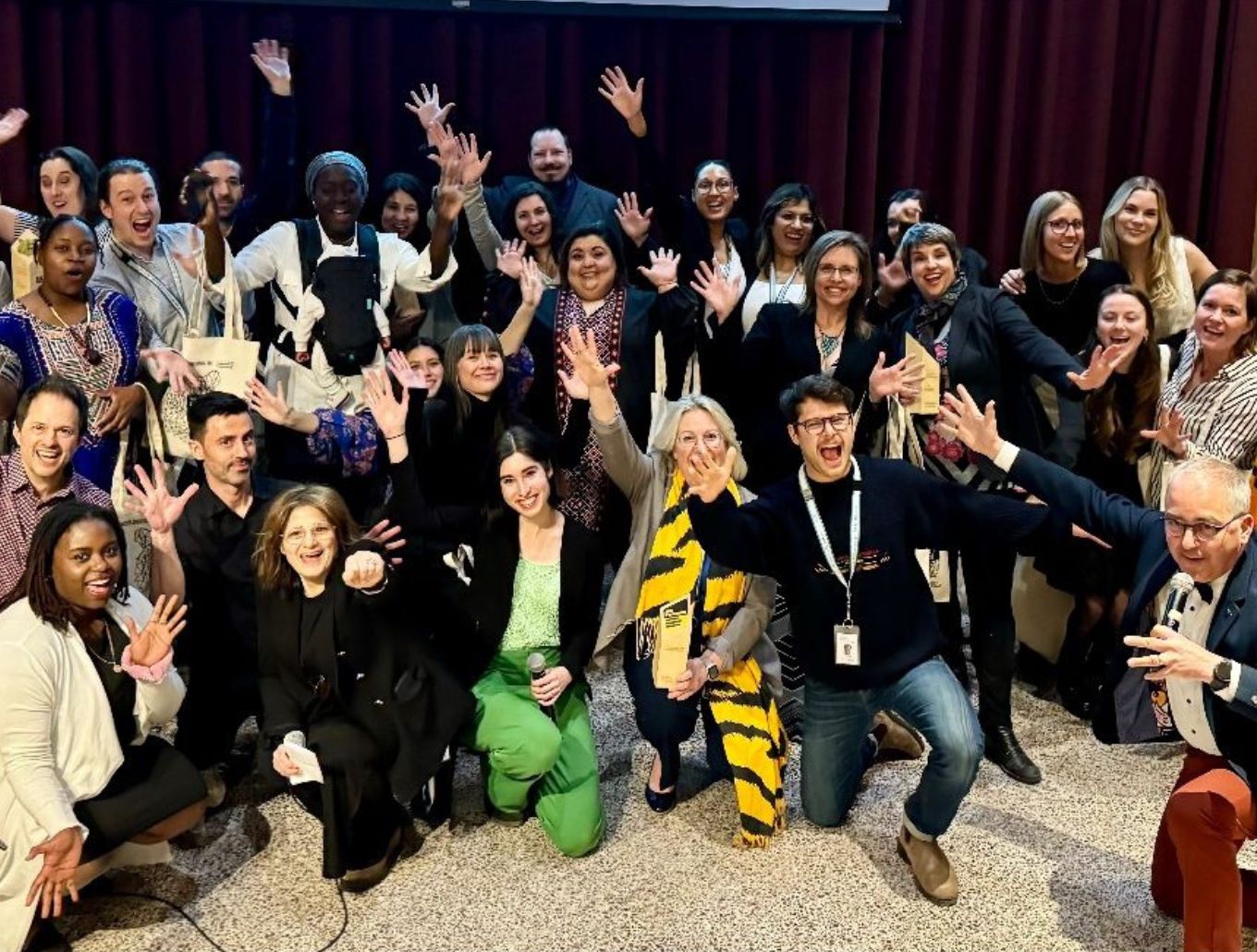 Les finalistes, les tigres et l’équipe du Pôle de l’innovation et du numérique