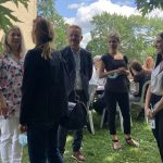 Lors du pique-nique estival organisé par Martyne Charland, directrice des ressources humaines, des communications et des affaires juridiques pour les membres du personnel de la DRHCAJ