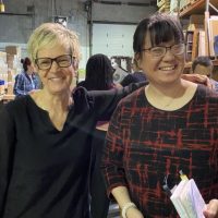 Linda Collette, éducatrice spécialisée à l'Atelier Edison et Laurence Stuart, usagère